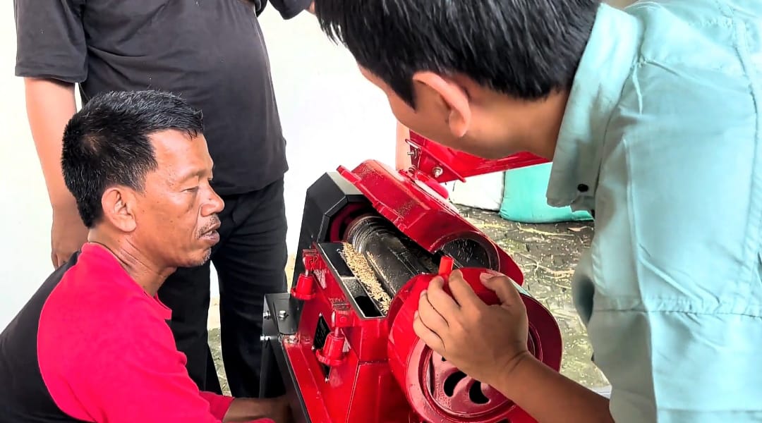 Perkuat Kemandirian Petani, Tim PKM UMPP Gelar Pelatihan Operasional dan Mintenance Mesin Pengolah Padi